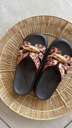 Sandalia canoa animal print